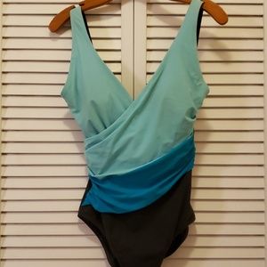 L.L.Bean Womens UPF 40+ Lycra Slimming Tanksuit